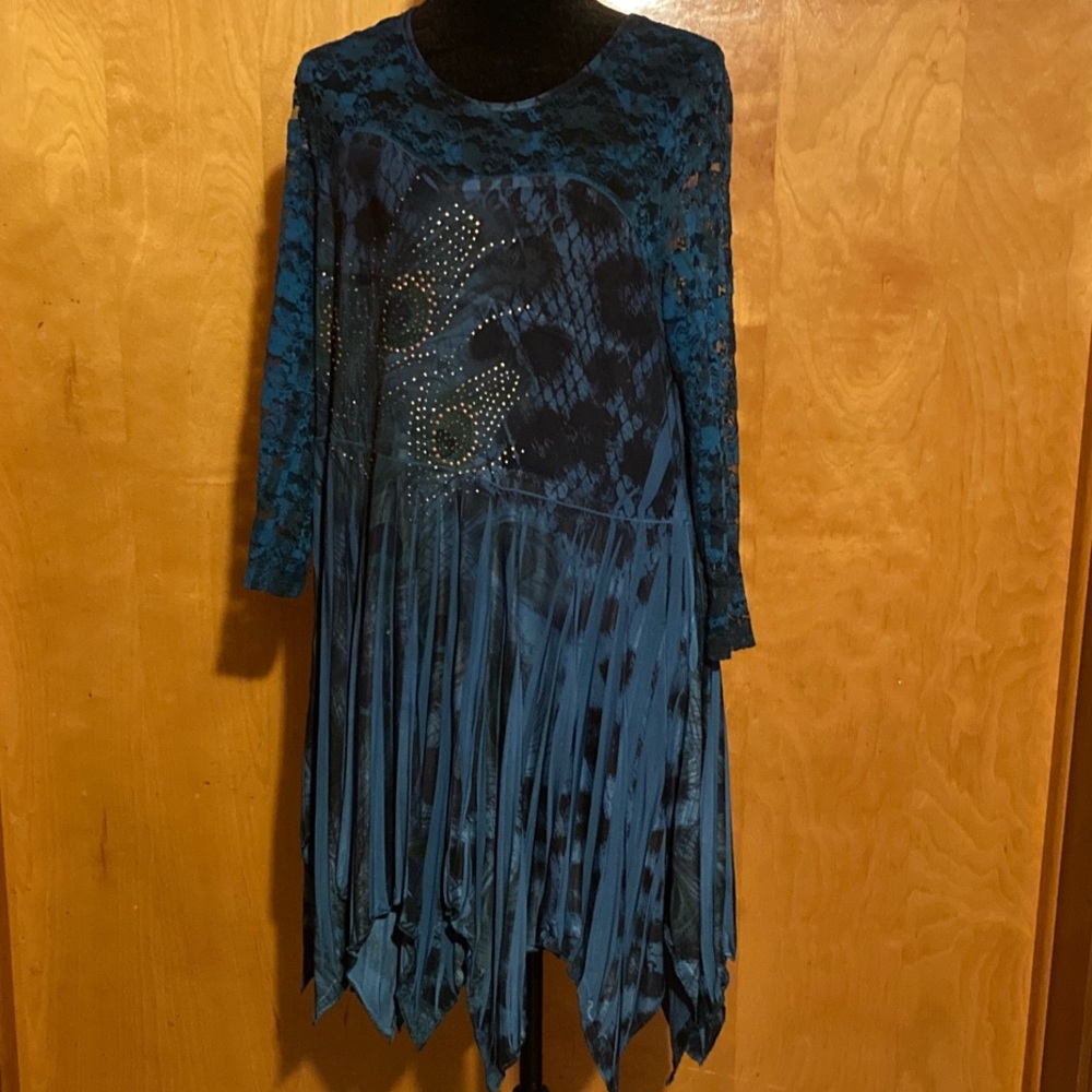 The Pyramid Collection Blue Asymmetrical Top